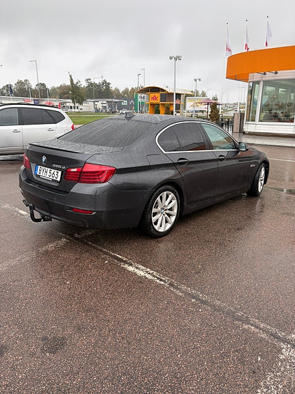 BMW 520d 2 of 4