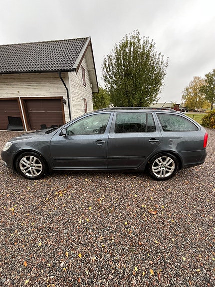 Skoda Octavia 2 of 8