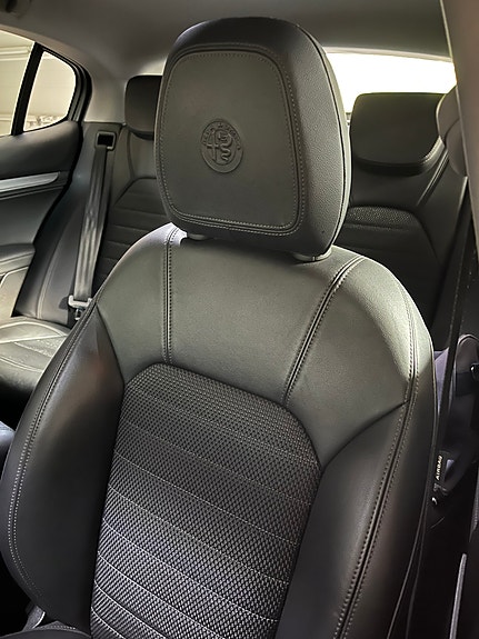 Alfa Romeo Stelvio 4 of 6