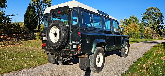 Land Rover Defender 110 3 of 10