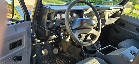 Land Rover Defender 110 9 of 10