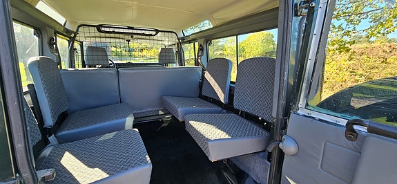 Land Rover Defender 110 8 of 10