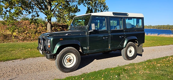 Land Rover Defender 110 2 of 10