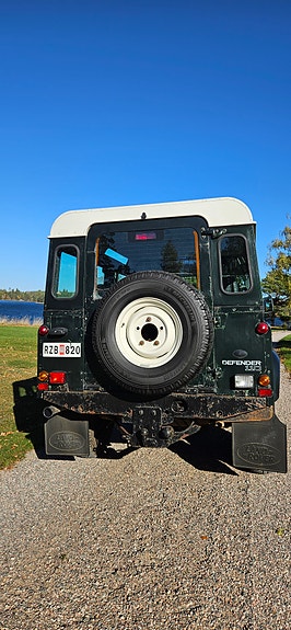 Land Rover Defender 110 5 of 10