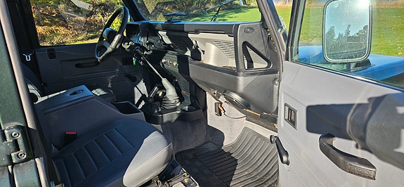 Land Rover Defender 110 10 of 10