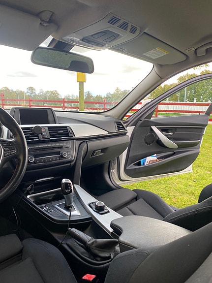 BMW 320d 4 of 8