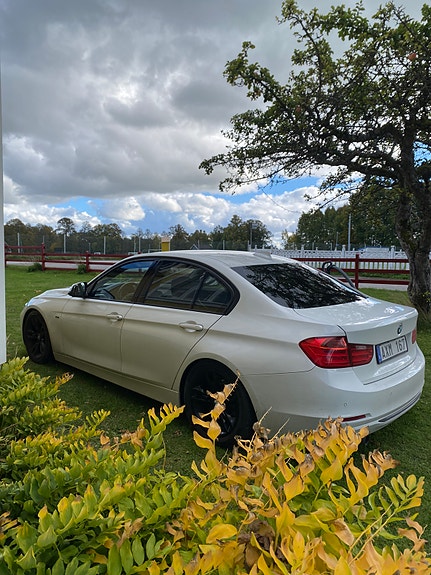 BMW 320d 2 of 8