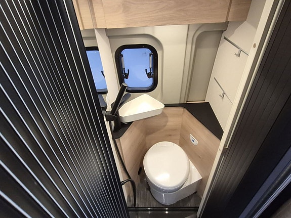 Dethleffs GlobeTrail 600 ER Master Class automatlåda, Skylight, adaptiv farthållare 16 of 26