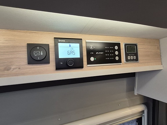 Dethleffs GlobeTrail 600 ER Master Class automatlåda, Skylight, adaptiv farthållare 11 of 26