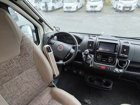 VANTourer 600L långbäddar, dubbla solceller, dieselvärme, dragkrok 23 of 26
