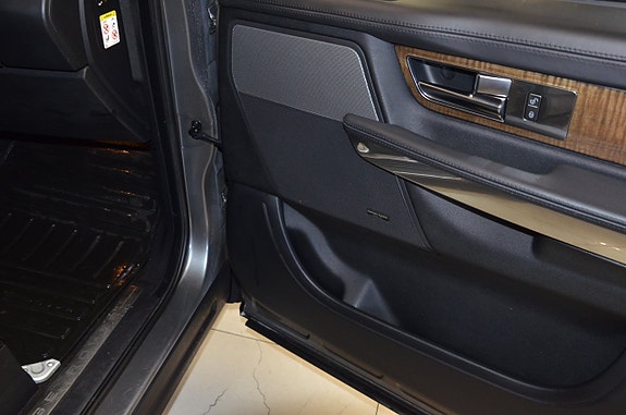 Land Rover Range Rover Sport 16 of 22