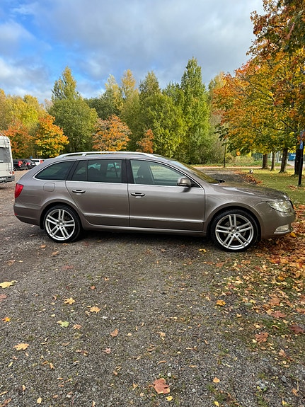 Skoda Superb 3 of 10