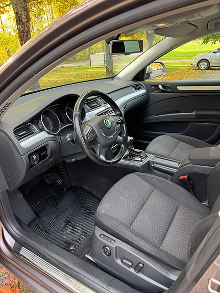 Skoda Superb 8 of 10