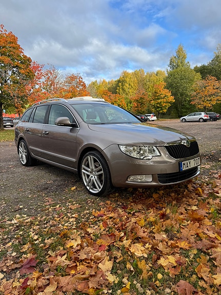 Skoda Superb 2 of 10