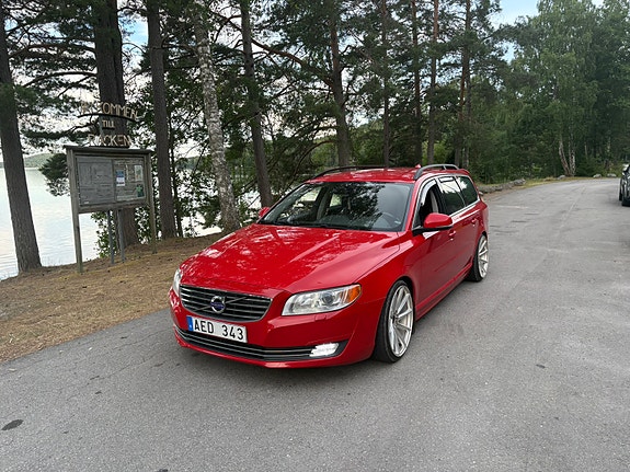Volvo V70 2 of 6