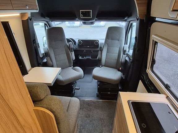 Hymer Grand Canyon S 4x4, pop-up, 4 platser, automat, dieselvärme, kanonfin 17 of 26