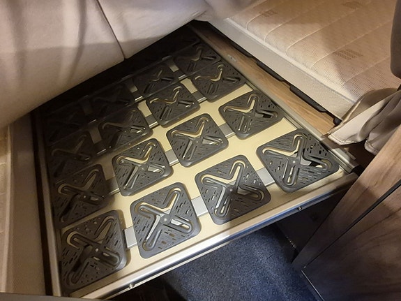 Hymer Grand Canyon S 4x4, pop-up, 4 platser, automat, dieselvärme, kanonfin 14 of 26
