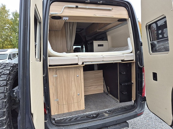 Hymer Grand Canyon S 4x4, pop-up, 4 platser, automat, dieselvärme, kanonfin 8 of 26
