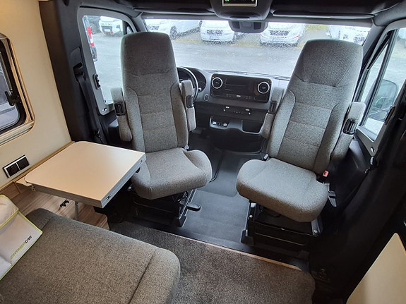 Hymer Grand Canyon S 4x4, pop-up, 4 platser, automat, dieselvärme, kanonfin 20 of 26