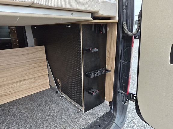 Hymer Grand Canyon S 4x4, pop-up, 4 platser, automat, dieselvärme, kanonfin 9 of 26