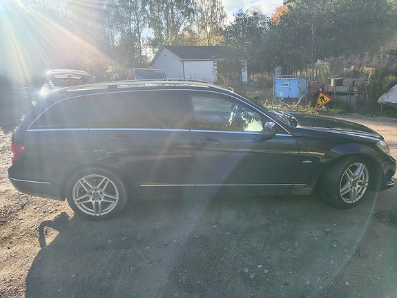 Mercedes-Benz C220 8 of 9