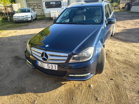 Mercedes-Benz C220 9 of 9