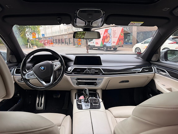 BMW 740e 4 of 5