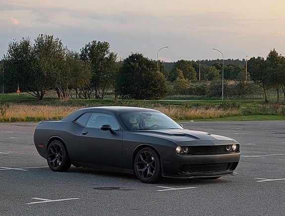 Dodge Challenger 4 of 10