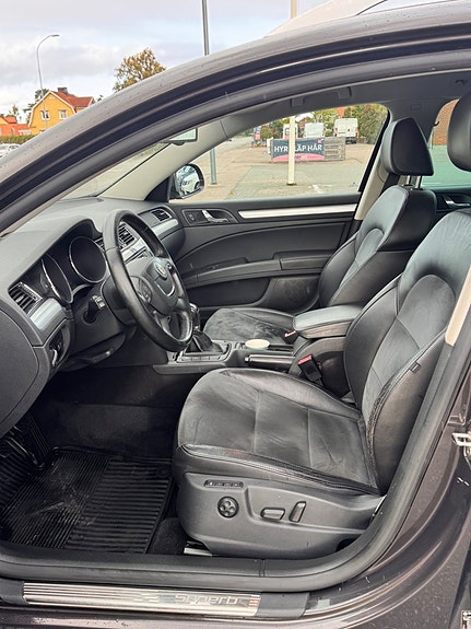 Skoda Superb 11 of 17