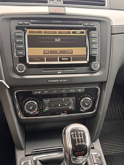 Skoda Superb 14 of 17