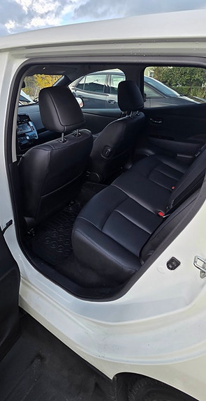 Nissan Leaf 4 of 11