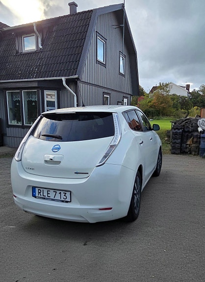 Nissan Leaf 3 of 11