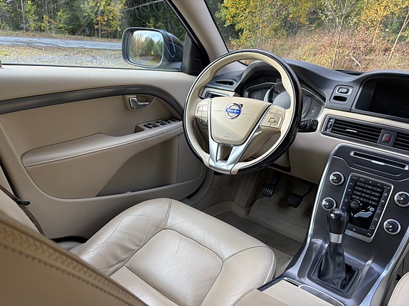 Volvo XC70 11 of 16