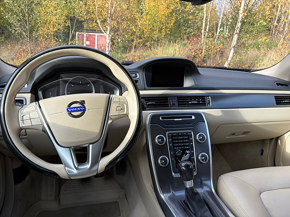 Volvo XC70 10 of 16
