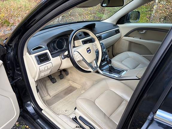 Volvo XC70 8 of 16