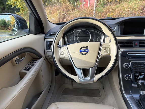 Volvo XC70 9 of 16