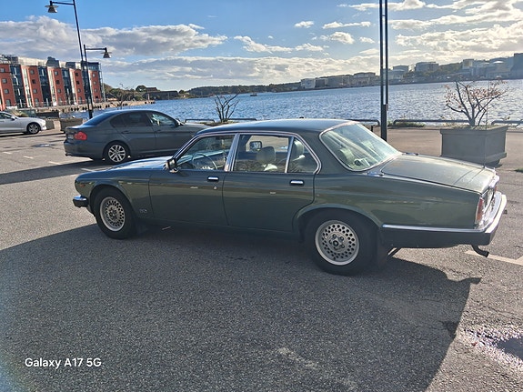 Jaguar XJ6 3 of 6