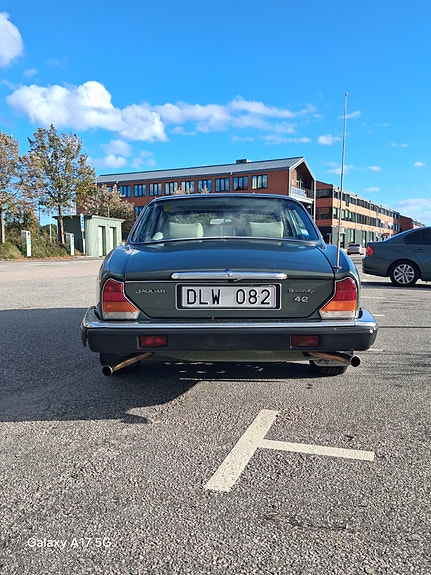 Jaguar XJ6 2 of 6