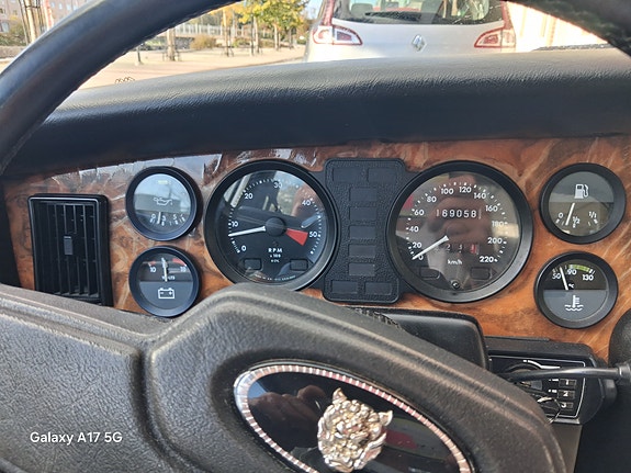 Jaguar XJ6 4 of 6