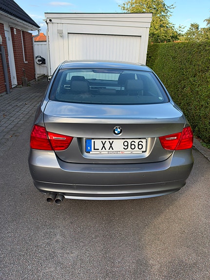 BMW 320d 2 of 5