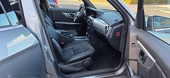 Mercedes-Benz GLK220 9 of 16