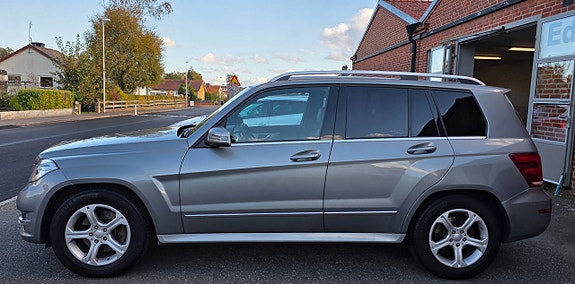Mercedes-Benz GLK220 2 of 16