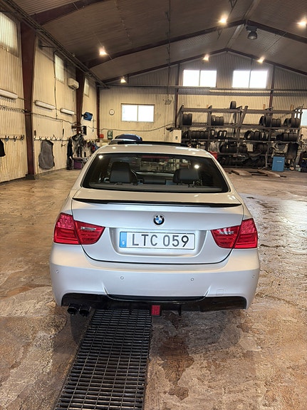 BMW 320d 6 of 15