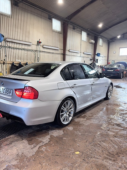 BMW 320d 13 of 15