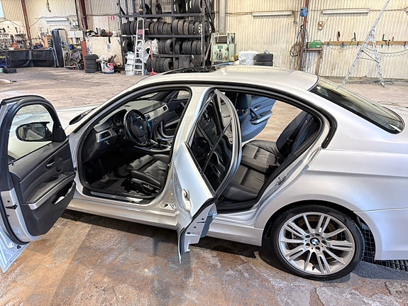 BMW 320d 11 of 15