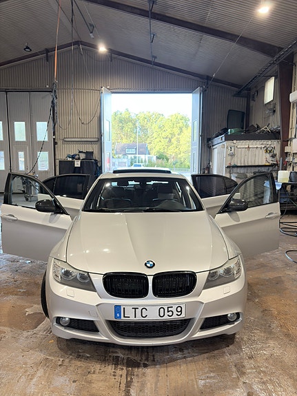 BMW 320d 3 of 15