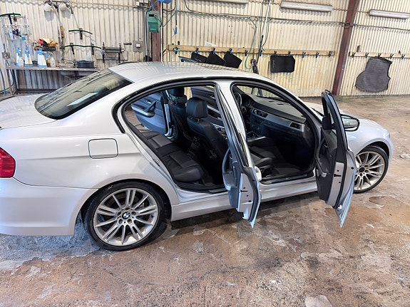 BMW 320d 10 of 15