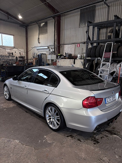 BMW 320d 12 of 15