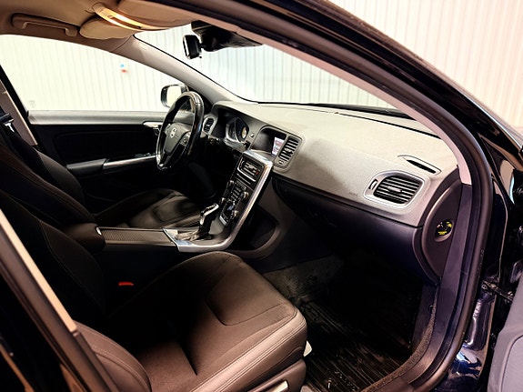 Volvo V60 8 of 21