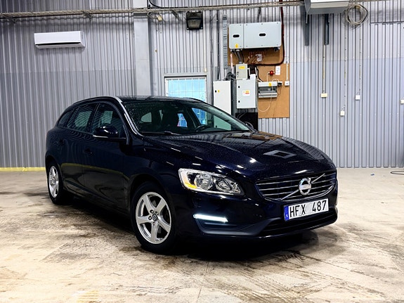 Volvo V60 2 of 21